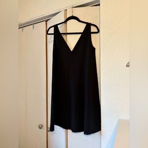 Everlane Black V-Neck Sleeveless Shift Dress